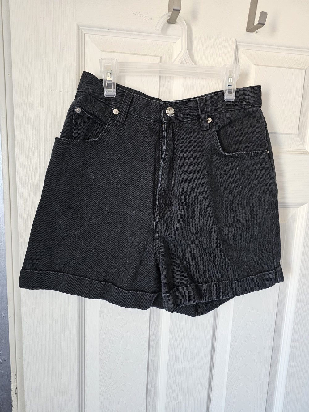 Limited Jeans Vintage 90s Black High-Waist Rolled-Hem Denim Shorts